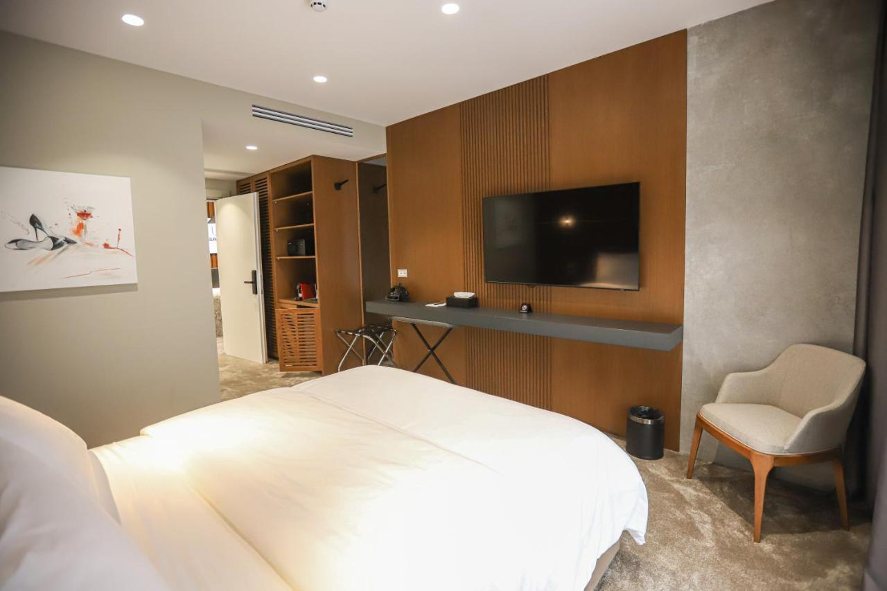 Urbanin Apartment & Hotel Тирана Экстерьер фото