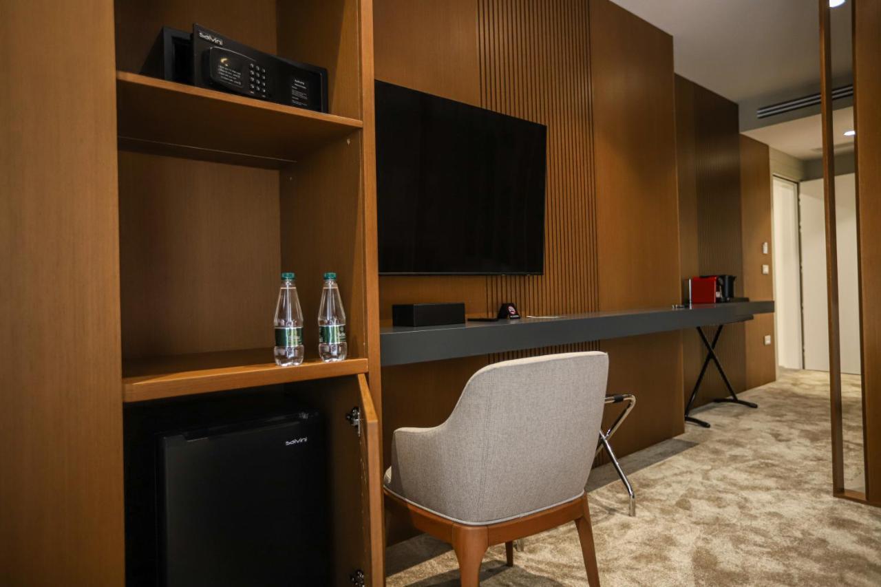 Urbanin Apartment & Hotel Тирана Экстерьер фото